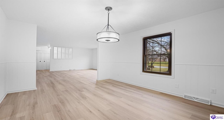 Johnstown Road, Elizabethtown, Kentucky 42701, ,3 BathroomsBathrooms,For Sale,Johnstown Road,HK24004150