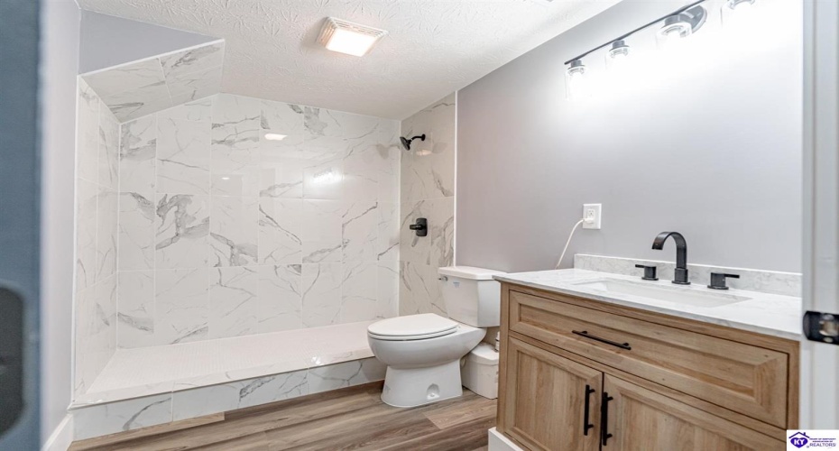 Kiper Road, Leitchfield, Kentucky 42754, ,3 BathroomsBathrooms,For Sale,Kiper Road,HK24004158