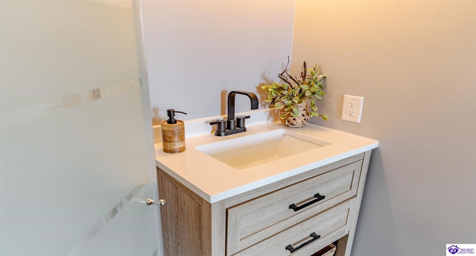 Kiper Road, Leitchfield, Kentucky 42754, ,3 BathroomsBathrooms,For Sale,Kiper Road,HK24004158