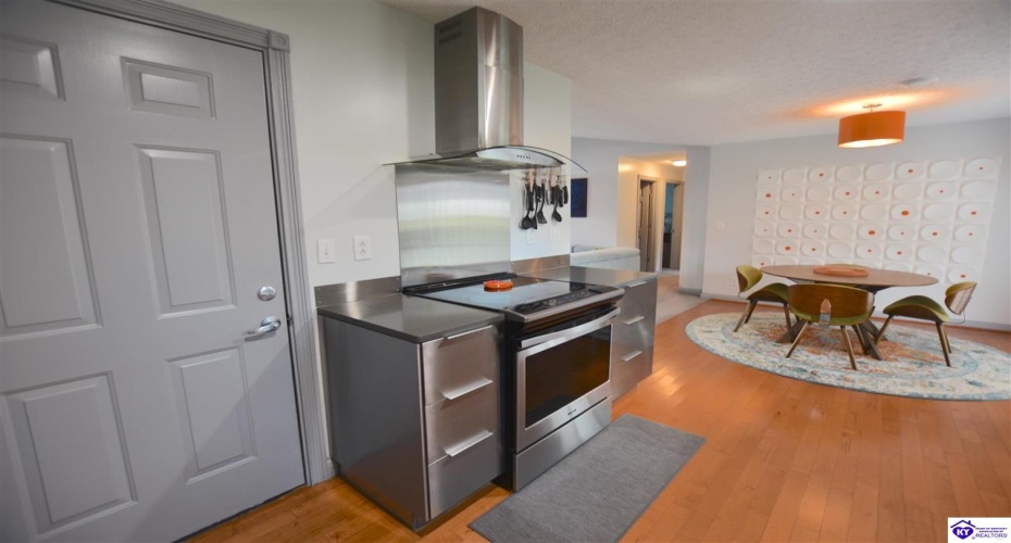 St John Road, Elizabethtown, Kentucky 42701, ,2 BathroomsBathrooms,For Sale,St John Road,HK24004162