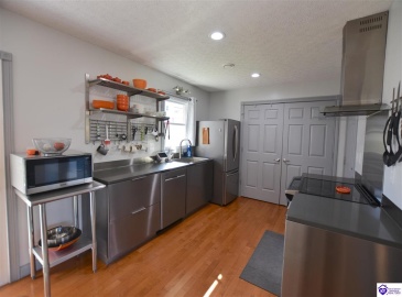 St John Road, Elizabethtown, Kentucky 42701, ,2 BathroomsBathrooms,For Sale,St John Road,HK24004162