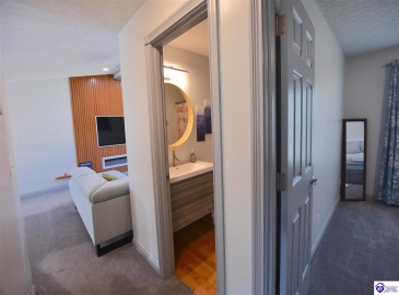 St John Road, Elizabethtown, Kentucky 42701, ,2 BathroomsBathrooms,For Sale,St John Road,HK24004162