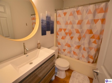 St John Road, Elizabethtown, Kentucky 42701, ,2 BathroomsBathrooms,For Sale,St John Road,HK24004162