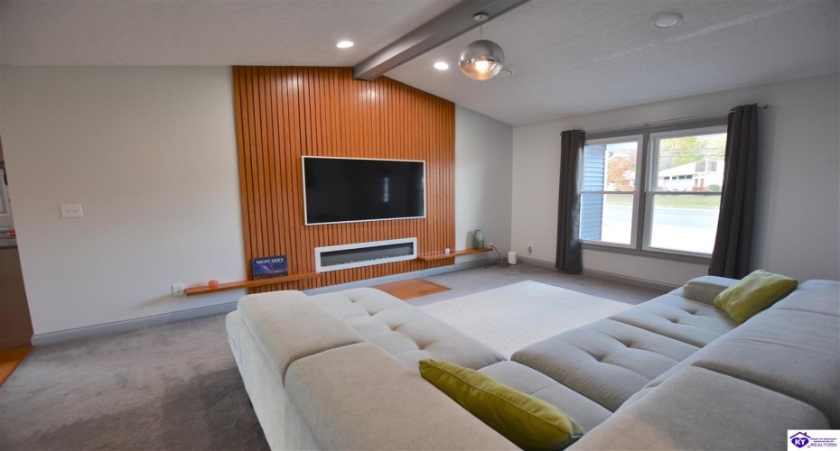 St John Road, Elizabethtown, Kentucky 42701, ,2 BathroomsBathrooms,For Sale,St John Road,HK24004162