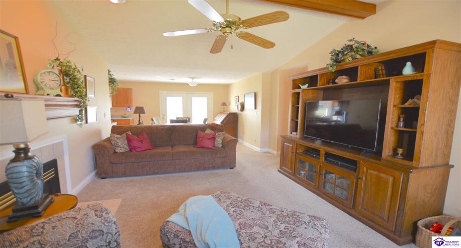 St John Road, Elizabethtown, Kentucky 42701, ,2 BathroomsBathrooms,For Sale,St John Road,HK24004164