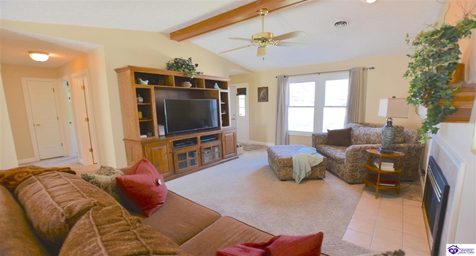 St John Road, Elizabethtown, Kentucky 42701, ,2 BathroomsBathrooms,For Sale,St John Road,HK24004164