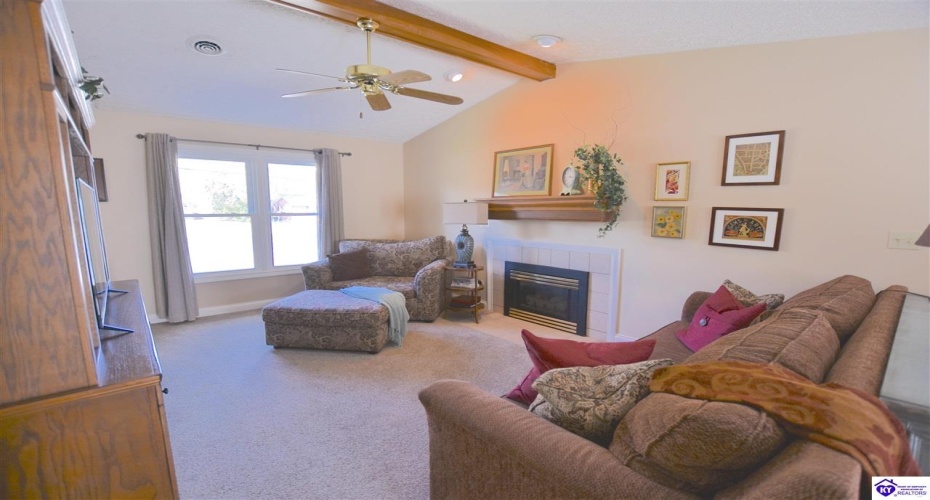 St John Road, Elizabethtown, Kentucky 42701, ,2 BathroomsBathrooms,For Sale,St John Road,HK24004164