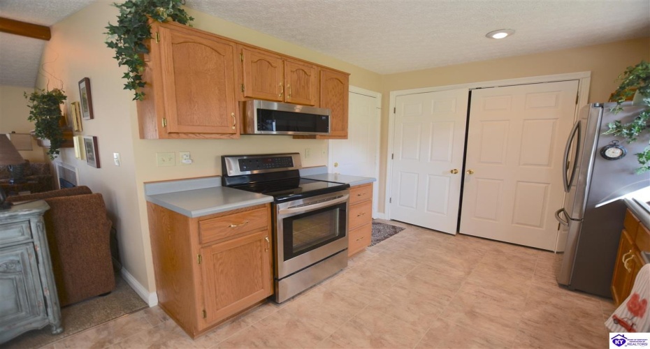 St John Road, Elizabethtown, Kentucky 42701, ,2 BathroomsBathrooms,For Sale,St John Road,HK24004164