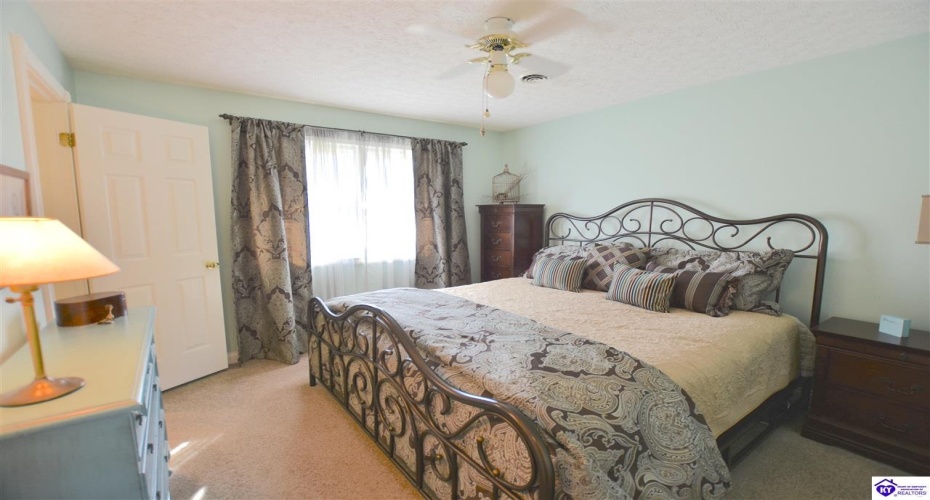 St John Road, Elizabethtown, Kentucky 42701, ,2 BathroomsBathrooms,For Sale,St John Road,HK24004164