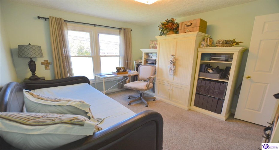 St John Road, Elizabethtown, Kentucky 42701, ,2 BathroomsBathrooms,For Sale,St John Road,HK24004164