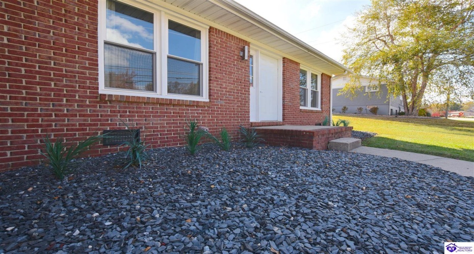 St John Road, Elizabethtown, Kentucky 42701, ,2 BathroomsBathrooms,For Sale,St John Road,HK24004164