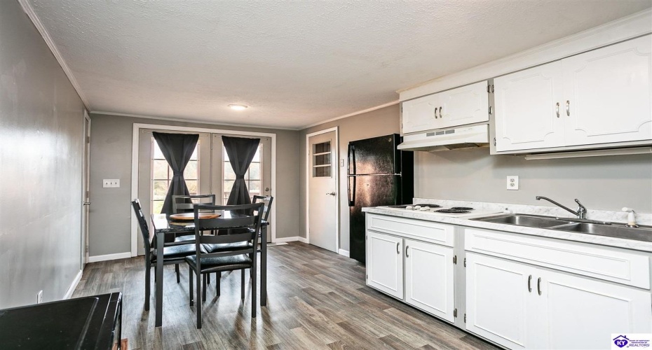 Rineyville Road, Elizabethtown, Kentucky 42701, ,2 BathroomsBathrooms,For Sale,Rineyville Road,HK24004166