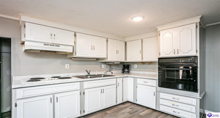 Rineyville Road, Elizabethtown, Kentucky 42701, ,2 BathroomsBathrooms,For Sale,Rineyville Road,HK24004166