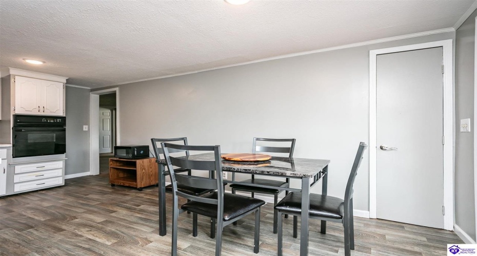 Rineyville Road, Elizabethtown, Kentucky 42701, ,2 BathroomsBathrooms,For Sale,Rineyville Road,HK24004166