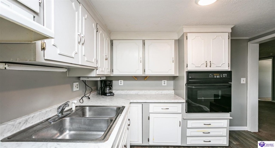 Rineyville Road, Elizabethtown, Kentucky 42701, ,2 BathroomsBathrooms,For Sale,Rineyville Road,HK24004166