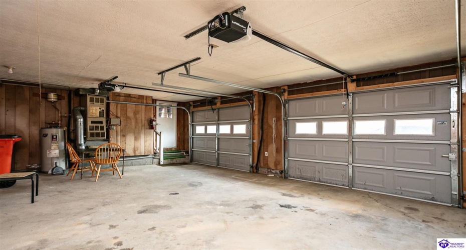 Rineyville Road, Elizabethtown, Kentucky 42701, ,2 BathroomsBathrooms,For Sale,Rineyville Road,HK24004166