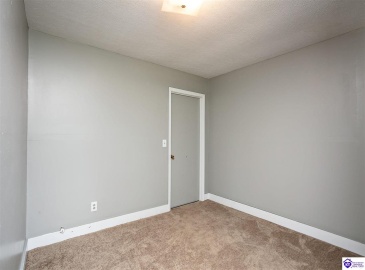 Rineyville Road, Elizabethtown, Kentucky 42701, ,2 BathroomsBathrooms,For Sale,Rineyville Road,HK24004166