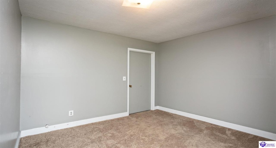 Rineyville Road, Elizabethtown, Kentucky 42701, ,2 BathroomsBathrooms,For Sale,Rineyville Road,HK24004166