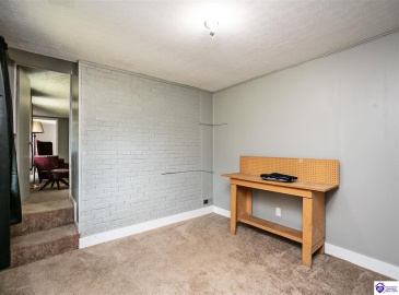 Rineyville Road, Elizabethtown, Kentucky 42701, ,2 BathroomsBathrooms,For Sale,Rineyville Road,HK24004166