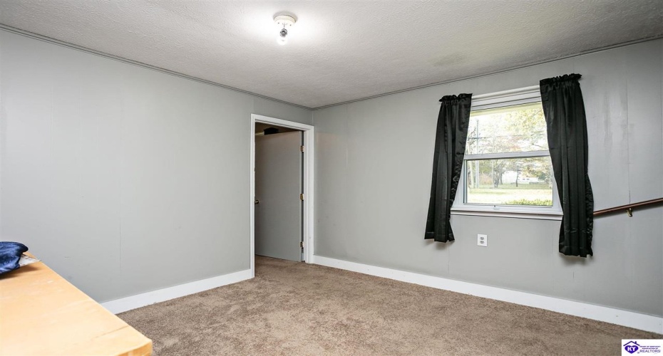 Rineyville Road, Elizabethtown, Kentucky 42701, ,2 BathroomsBathrooms,For Sale,Rineyville Road,HK24004166