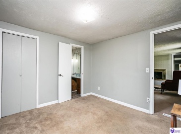 Rineyville Road, Elizabethtown, Kentucky 42701, ,2 BathroomsBathrooms,For Sale,Rineyville Road,HK24004166