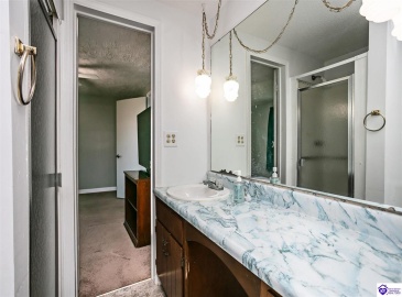 Rineyville Road, Elizabethtown, Kentucky 42701, ,2 BathroomsBathrooms,For Sale,Rineyville Road,HK24004166