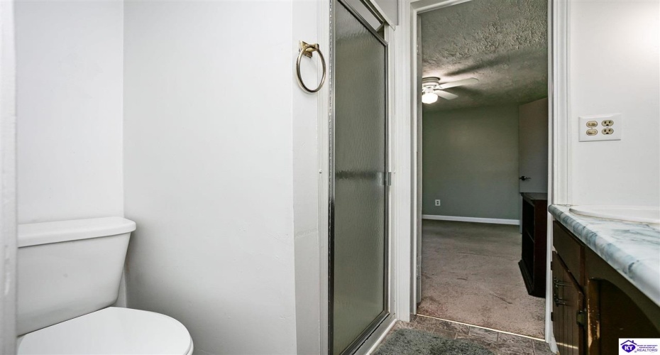 Rineyville Road, Elizabethtown, Kentucky 42701, ,2 BathroomsBathrooms,For Sale,Rineyville Road,HK24004166