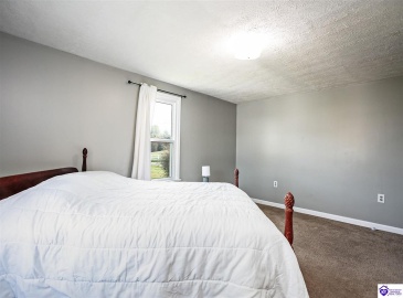 Rineyville Road, Elizabethtown, Kentucky 42701, ,2 BathroomsBathrooms,For Sale,Rineyville Road,HK24004166