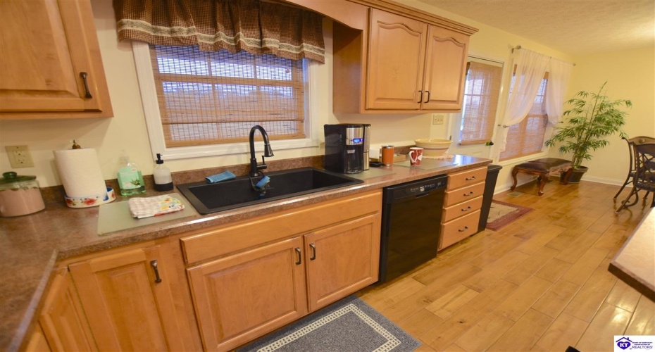 Graceland Trail, Elizabethtown, Kentucky 42701, ,4 BathroomsBathrooms,For Sale,Graceland Trail,HK24004174