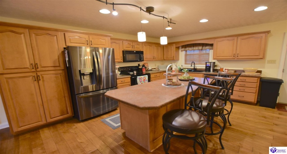 Graceland Trail, Elizabethtown, Kentucky 42701, ,4 BathroomsBathrooms,For Sale,Graceland Trail,HK24004174