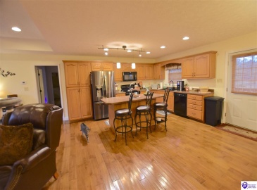 Graceland Trail, Elizabethtown, Kentucky 42701, ,4 BathroomsBathrooms,For Sale,Graceland Trail,HK24004174