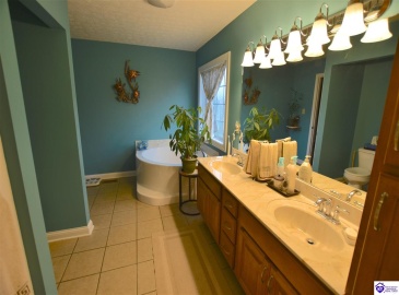 Graceland Trail, Elizabethtown, Kentucky 42701, ,4 BathroomsBathrooms,For Sale,Graceland Trail,HK24004174
