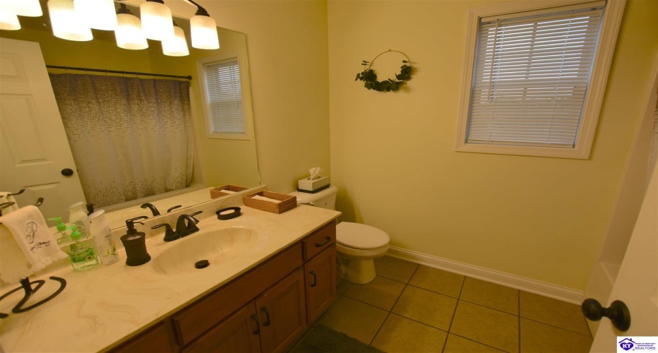 Graceland Trail, Elizabethtown, Kentucky 42701, ,4 BathroomsBathrooms,For Sale,Graceland Trail,HK24004174