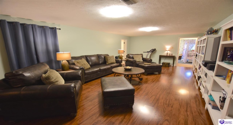 Graceland Trail, Elizabethtown, Kentucky 42701, ,4 BathroomsBathrooms,For Sale,Graceland Trail,HK24004174