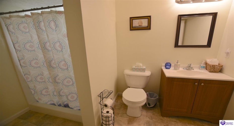 Graceland Trail, Elizabethtown, Kentucky 42701, ,4 BathroomsBathrooms,For Sale,Graceland Trail,HK24004174