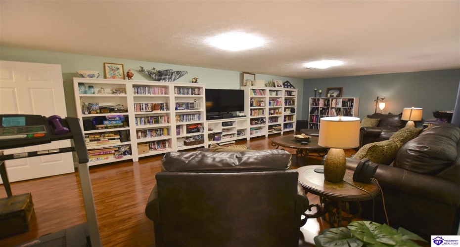 Graceland Trail, Elizabethtown, Kentucky 42701, ,4 BathroomsBathrooms,For Sale,Graceland Trail,HK24004174