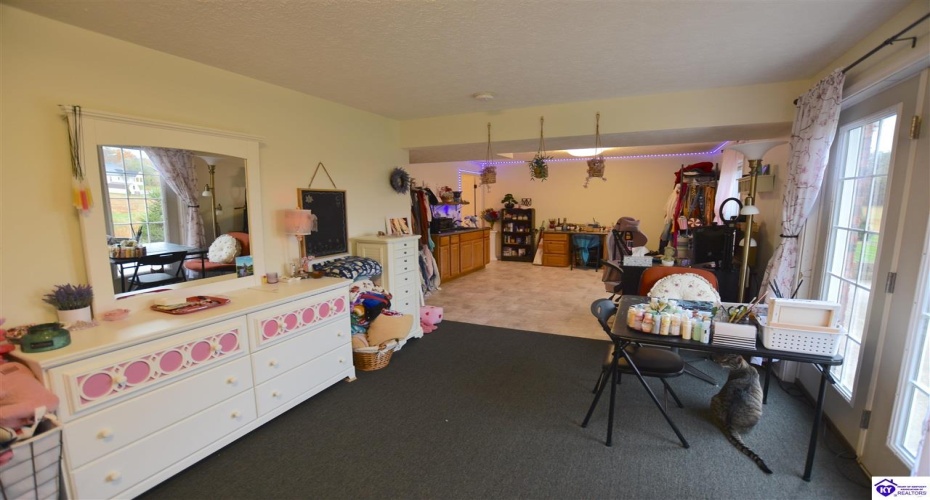 Graceland Trail, Elizabethtown, Kentucky 42701, ,4 BathroomsBathrooms,For Sale,Graceland Trail,HK24004174