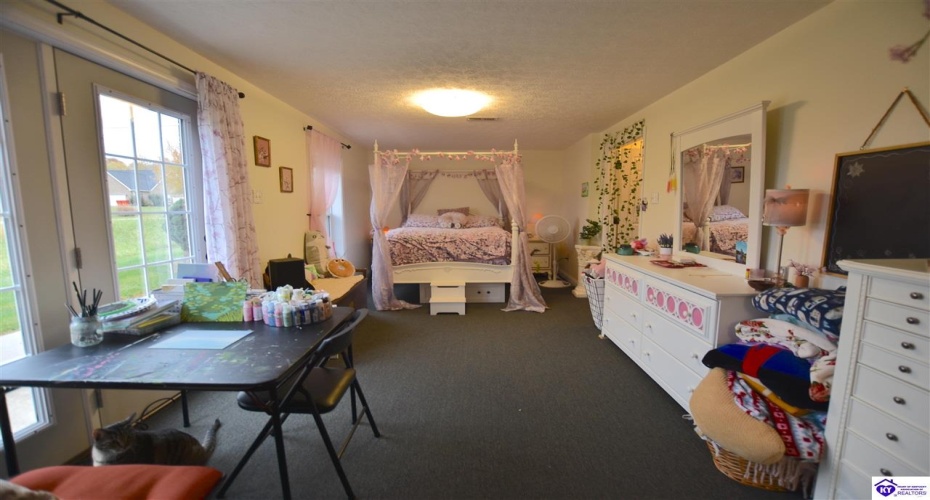 Graceland Trail, Elizabethtown, Kentucky 42701, ,4 BathroomsBathrooms,For Sale,Graceland Trail,HK24004174