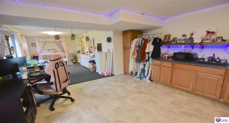 Graceland Trail, Elizabethtown, Kentucky 42701, ,4 BathroomsBathrooms,For Sale,Graceland Trail,HK24004174