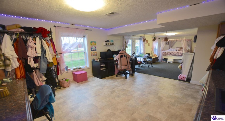 Graceland Trail, Elizabethtown, Kentucky 42701, ,4 BathroomsBathrooms,For Sale,Graceland Trail,HK24004174