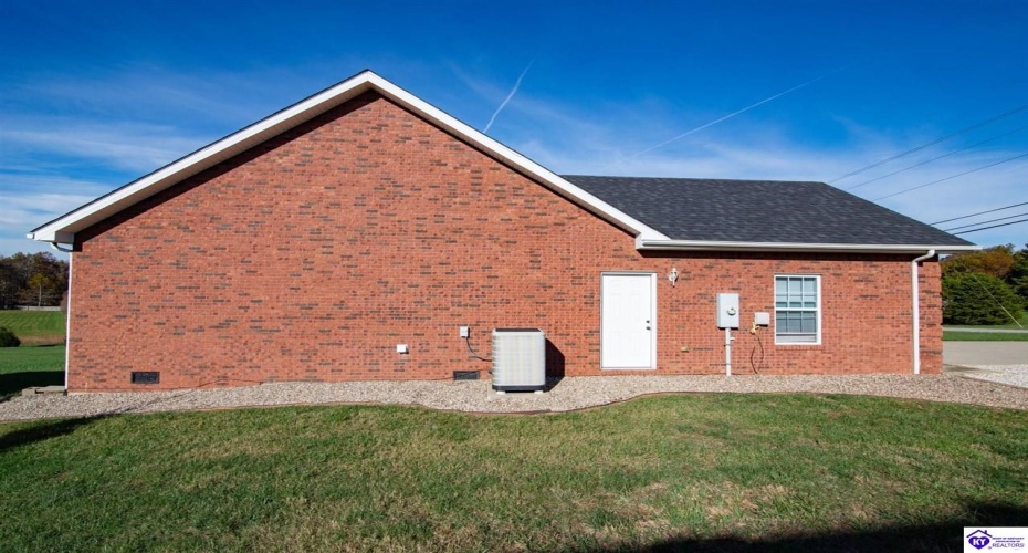 Graceland Trail, Elizabethtown, Kentucky 42701, ,4 BathroomsBathrooms,For Sale,Graceland Trail,HK24004174