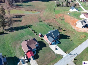 Graceland Trail, Elizabethtown, Kentucky 42701, ,4 BathroomsBathrooms,For Sale,Graceland Trail,HK24004174