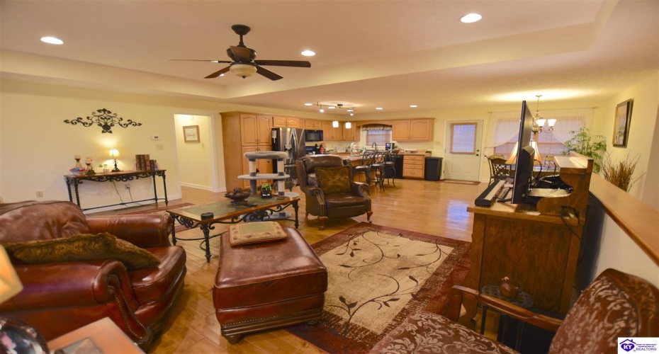 Graceland Trail, Elizabethtown, Kentucky 42701, ,4 BathroomsBathrooms,For Sale,Graceland Trail,HK24004174