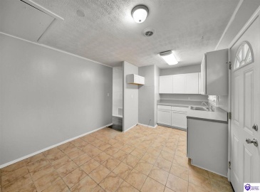 Middleground Dr, Louisville, Kentucky 40272, ,1 BathroomBathrooms,For Sale,Middleground Dr,HK24004176