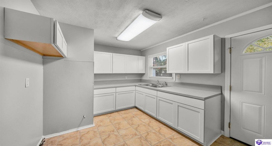 Middleground Dr, Louisville, Kentucky 40272, ,1 BathroomBathrooms,For Sale,Middleground Dr,HK24004176