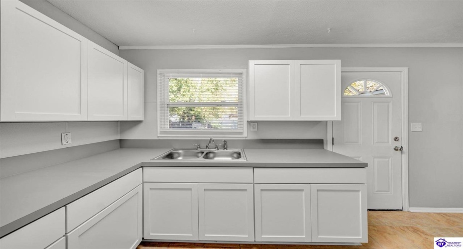 Middleground Dr, Louisville, Kentucky 40272, ,1 BathroomBathrooms,For Sale,Middleground Dr,HK24004176