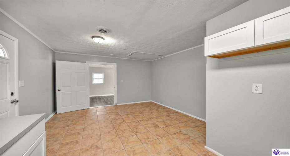 Middleground Dr, Louisville, Kentucky 40272, ,1 BathroomBathrooms,For Sale,Middleground Dr,HK24004176