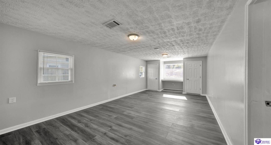 Middleground Dr, Louisville, Kentucky 40272, ,1 BathroomBathrooms,For Sale,Middleground Dr,HK24004176