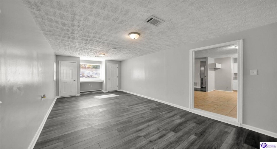 Middleground Dr, Louisville, Kentucky 40272, ,1 BathroomBathrooms,For Sale,Middleground Dr,HK24004176