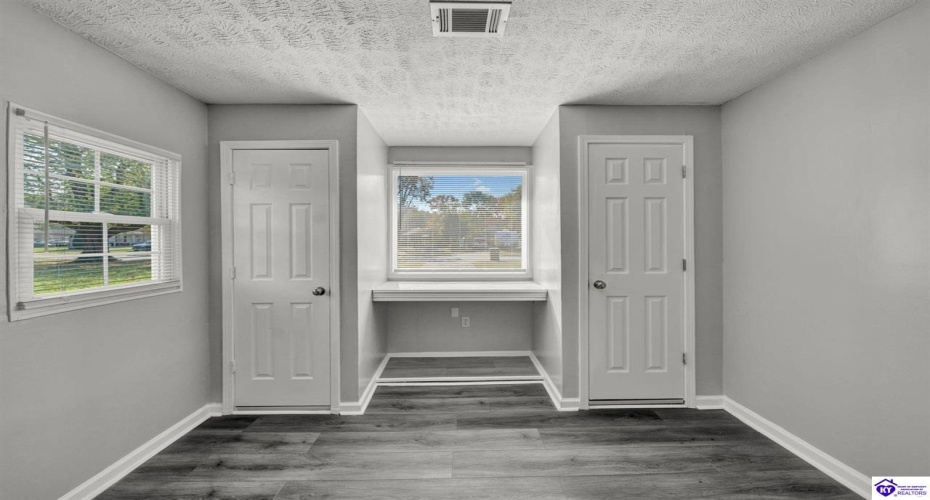 Middleground Dr, Louisville, Kentucky 40272, ,1 BathroomBathrooms,For Sale,Middleground Dr,HK24004176